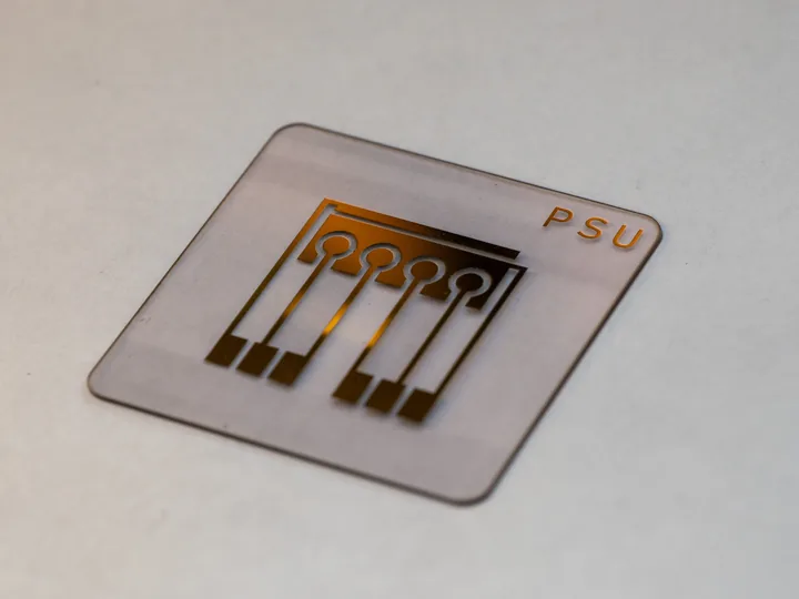 Sensor chip with contact pads